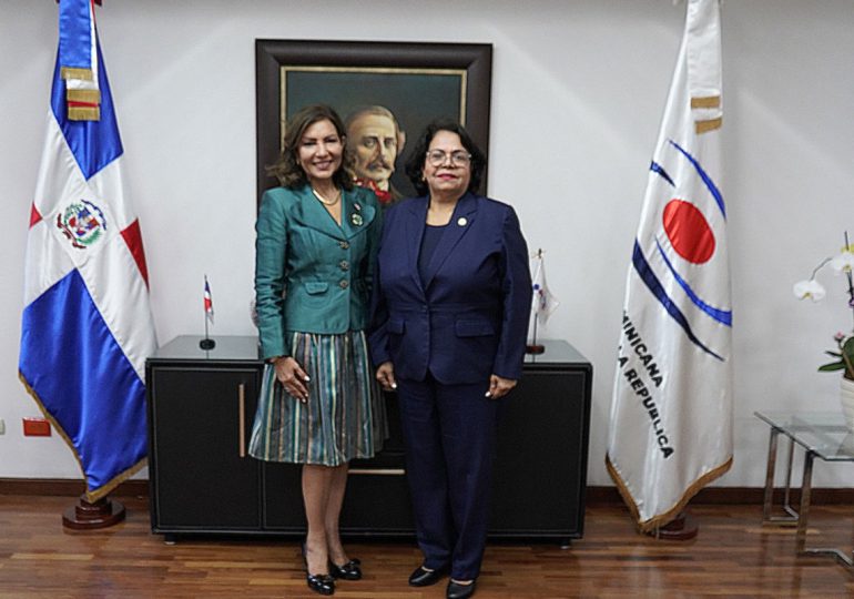 Presidenta de la Cámara de Cuentas, Emma Polanco, recibe en su despacho a Geanilda Vásquez para fortalecer lazos internacionales