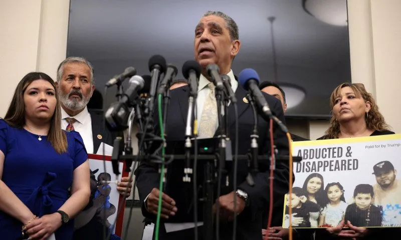 25 legisladores hispanos en EE. UU. rechazan impuesto a envíos de dinero