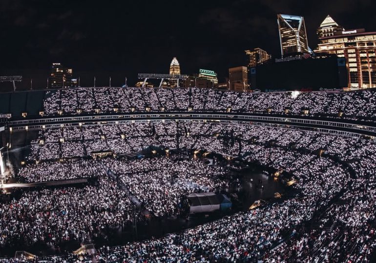 Shakira abre su gira norteamericana con estadio lleno en Charlotte