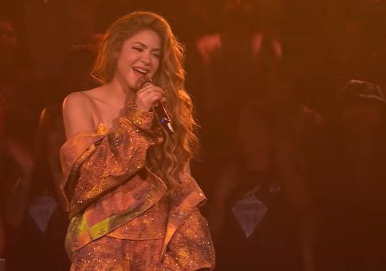 Shakira celebra los 30 años de ‘Antología’ en The Tonight Show junto a Jimmy Fallon