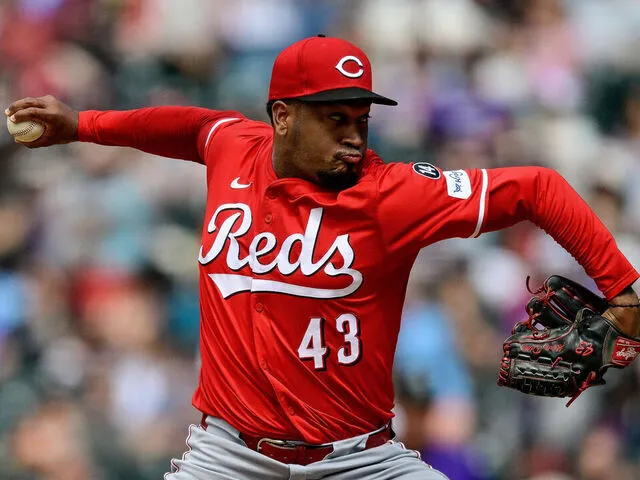 Los Dodgers obtienen al antiguo cerrador Alexis Díaz en un cambio con los Rojos