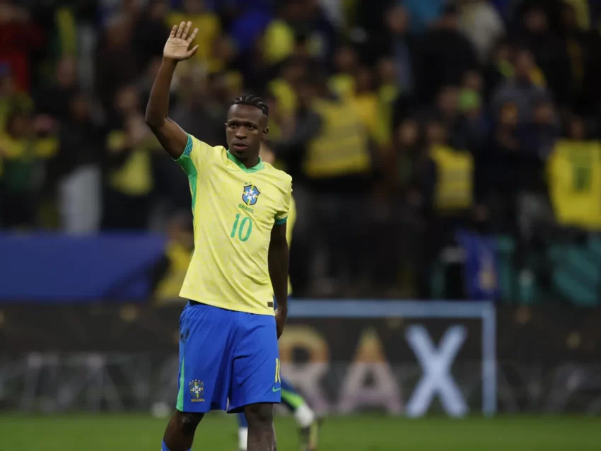 ⚽ Vinicius brilla y da el primer triunfo a Ancelotti en casa: Brasil vence con susto
