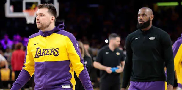 Bronny y LeBron hacen historia: así fue la pretemporada 2025-26 de los Lakers