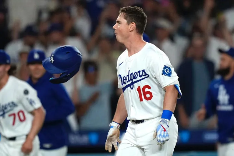 Jonrón de Will Smith en la novena impulsa a Dodgers sobre Padres 4-3
