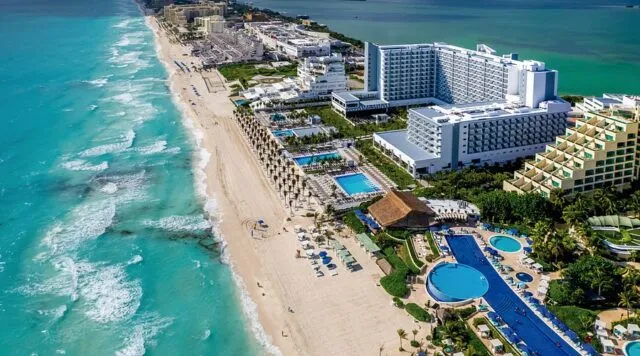 Cancún sufre por sargazo, Tulum, más camas pero menos vuelos