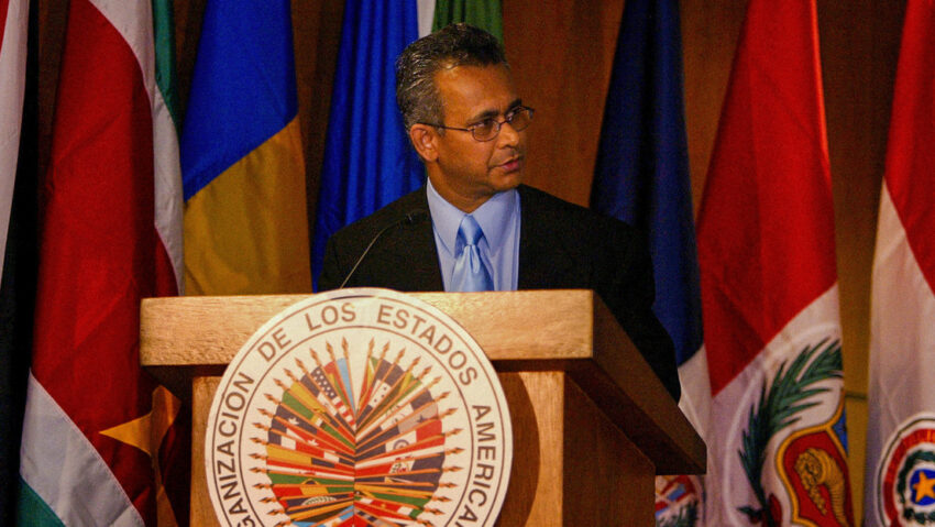 El flamante secretario general de la OEA busca distanciarse de las controversias de Almagro.