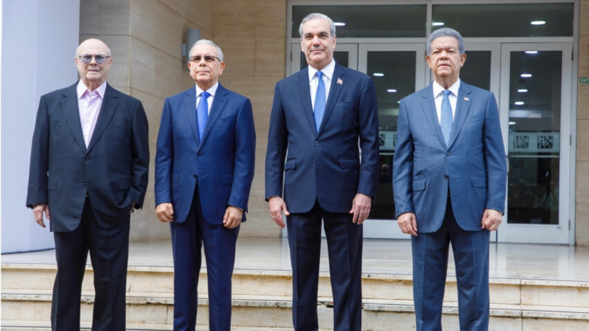 El presidente Abinader se reunirá con el exmandatario Danilo Medina para proseguir la conversación acerca de la crisis en Haití.