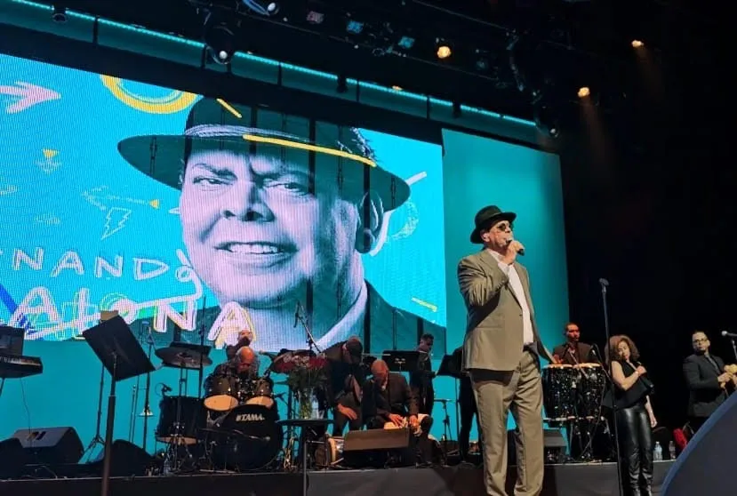 NY: Fernando Villalona y orquesta a casa llena en Lehman Center