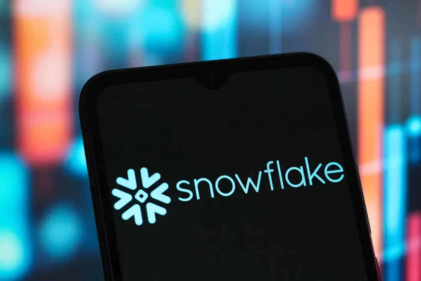 Snowflake adquiere Crunchy Data por $250 millones para fortalecer su plataforma de IA
