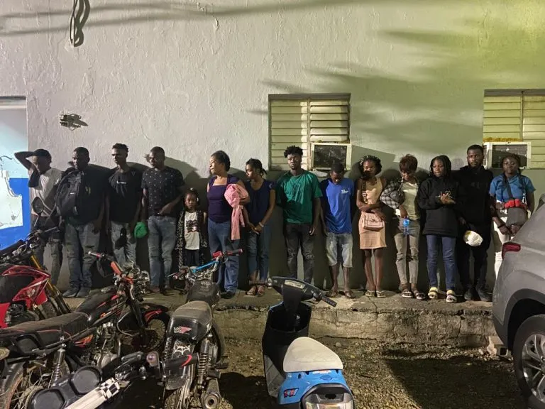 PN hiere 2 haitianos indocumentados iban en yipeta