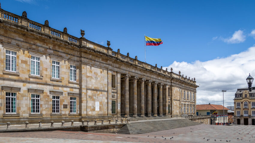 Senado colombiano aprueba reforma laboral con los puntos propuestos por Petro