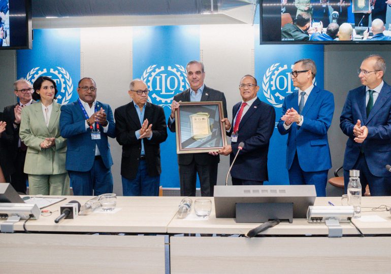 Abinader recibe reconocimiento en acto de la OIT en Ginebra, por su respaldo a los derechos, dignidad y bienestar de la clase trabajadora