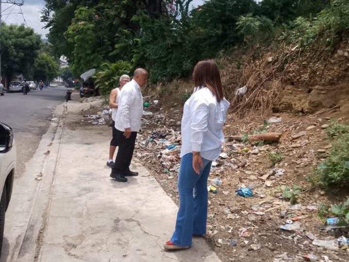 Alcalde Nelson de la Rosa supervisa estado de limpieza e higiene en sectores de San Cristóbal