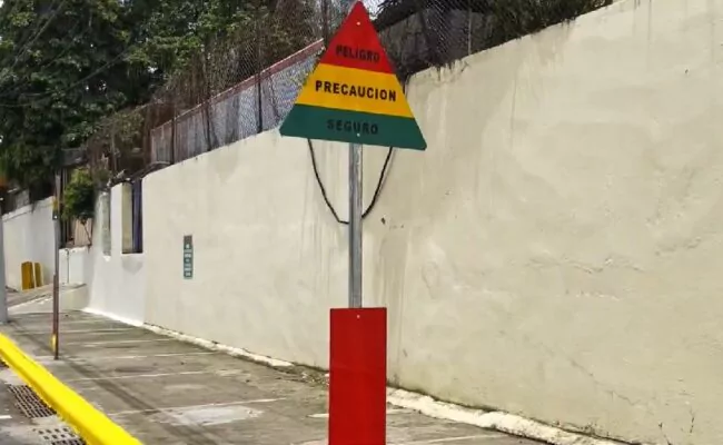 Alcaldía del Distrito Nacional coloca semáforos pluviales para proteger conductores y peatones en tiempos de lluvias