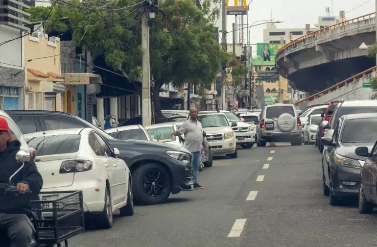 Digesett y Alcaldía del DN inician acciones conjuntas para controlar parqueadores informales