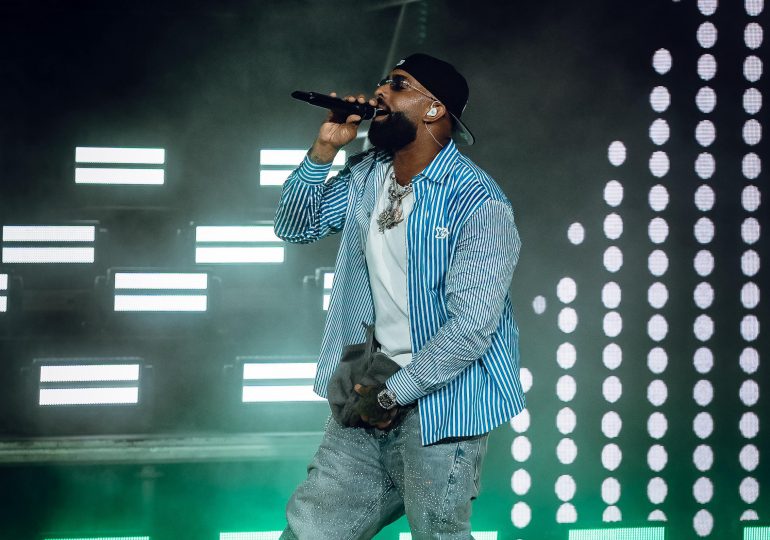 Eladio Carrión conquista Altos de Chavón a ritmo de trap