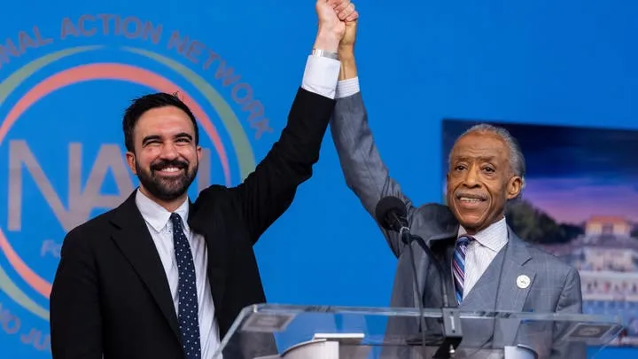 ✋ Al Sharpton pide a Mamdani reunirse con líderes judíos y aclarar su postura anti‑Israel
