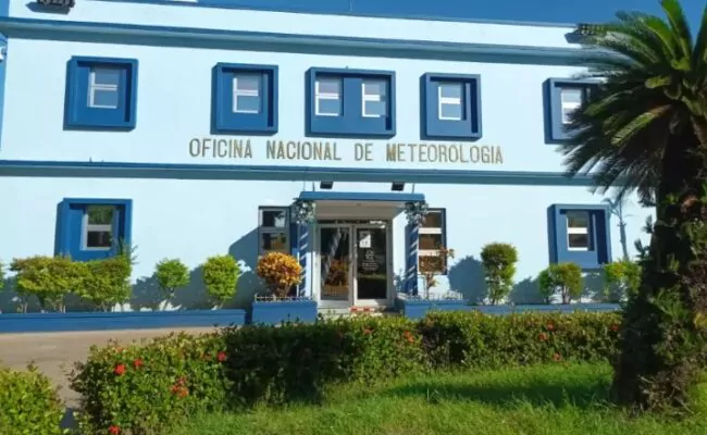 Indomet prevé temperaturas calurosas y chubascos locales sobre diversas zonas del país