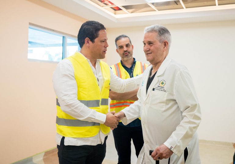 Ministro supervisa avances en edificio clínico-quirúrgico de la Ciudad Sanitaria Luis Eduardo Aybar