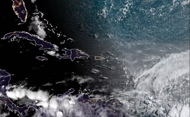 Paraguas en mano! Vaguada y onda tropical continúan generando aguaceros; Indomet prevé incremento de lluvias en la tarde y noche