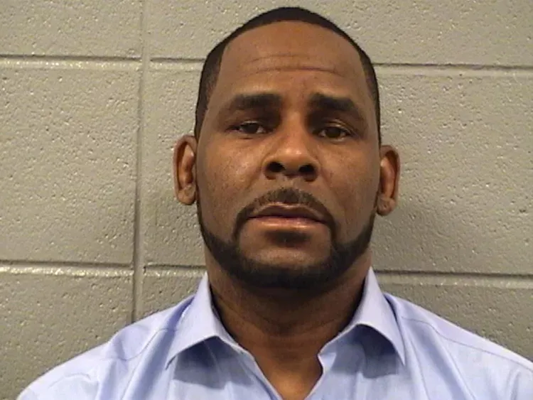 R. Kelly pide salir de prisión tras amenaza de asesinato: su abogado teme por su vida