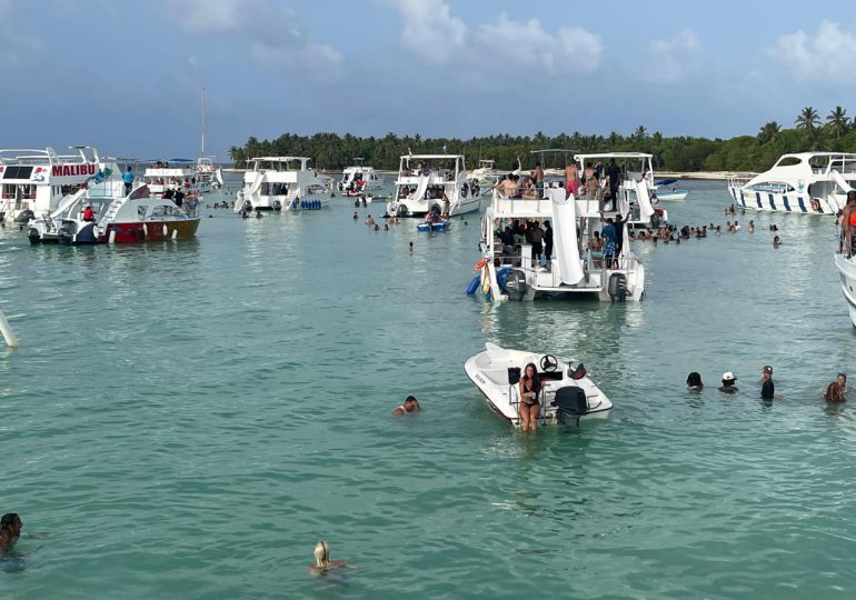Saturación en La Piscina Natural de Bávaro: se impone la necesidad de regular y detener el ingreso de nuevas embarcaciones