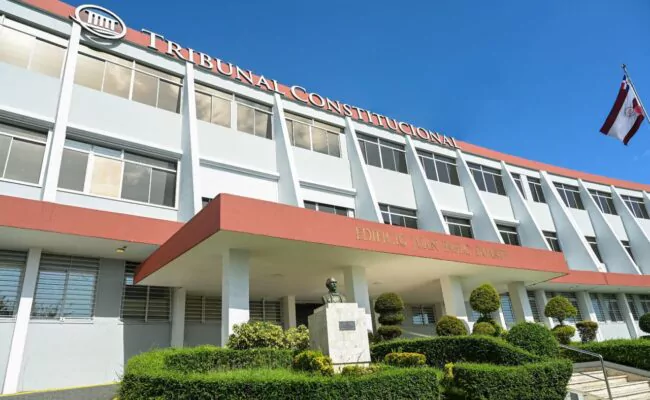 Tribunal Constitucional ratifica impedimento de reelección en el 2028; dice no es posible someter a control de constitucionalidad una norma de la propia Constitución