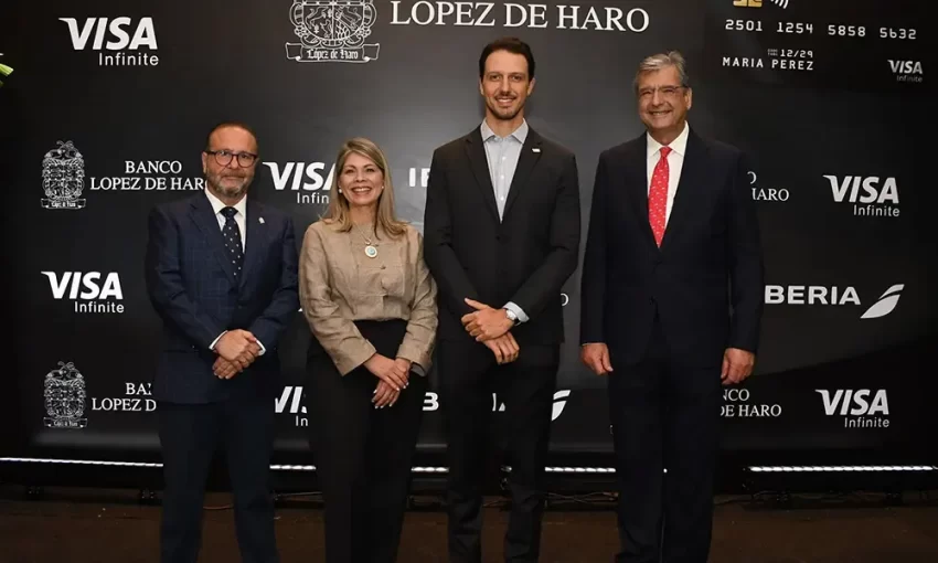 Starbucks inaugura su primera tienda en Santiago con diseño inspirado en el Cibao