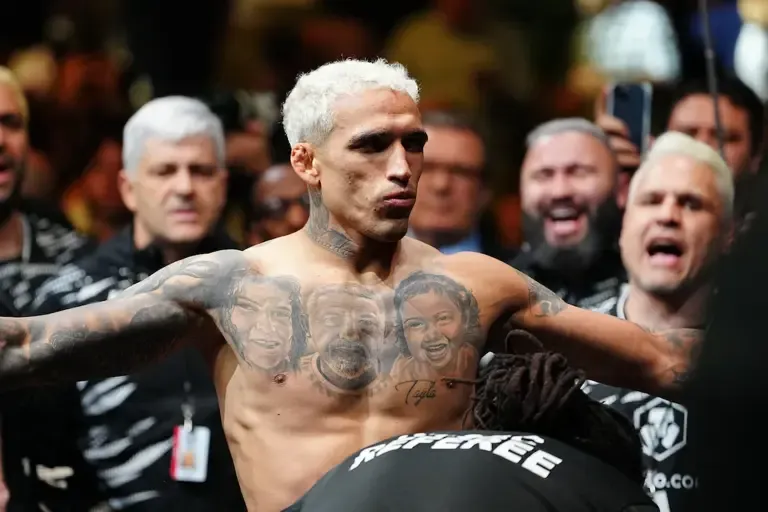 Dan Hooker propone combate con Charles Oliveira para noviembre y enciende expectativas en UFC