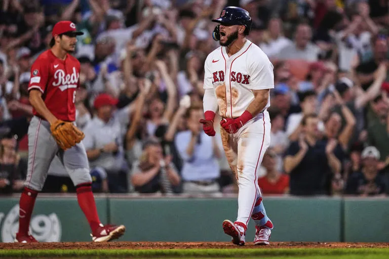 Wilyer Abreu hace historia con jonrón dentro del parque y grand slam en victoria de los Medias Rojas