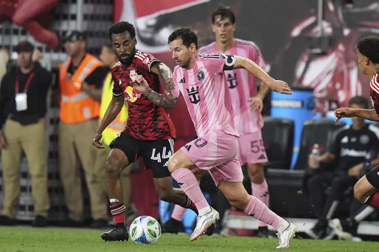 Messi y Segovia brillan: Inter Miami arrolla al Red Bulls 5‑1