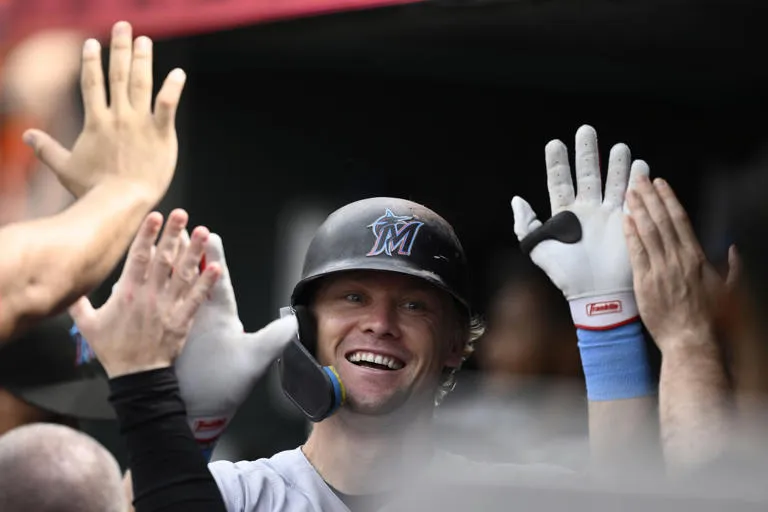 Stowers explota con tres jonrones y seis empujadas en paliza de Marlins 11-1 a Orioles