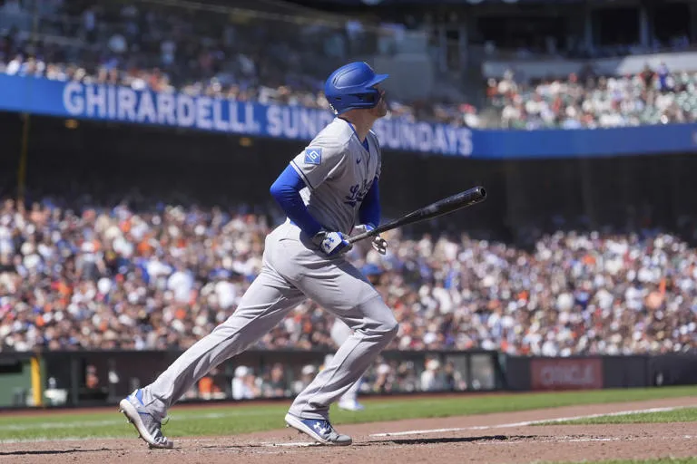 Dodgers remontan en la 11ª entrada con hit de Freeman y vencen 5-2 a Gigantes