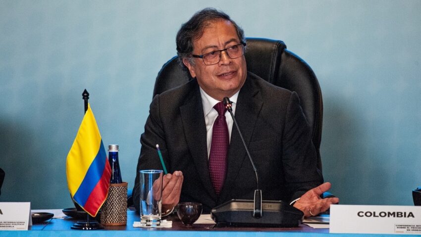 "¿Cómo estar con Ejércitos que tiran bombas a niños?": Para Petro Colombia "debe salir" de la OTAN