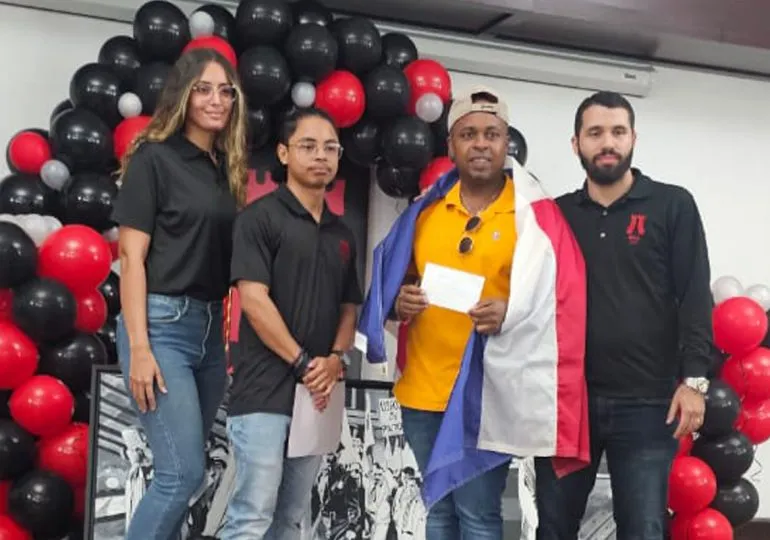 Dominicano se corona invicto en torneo ajedrez