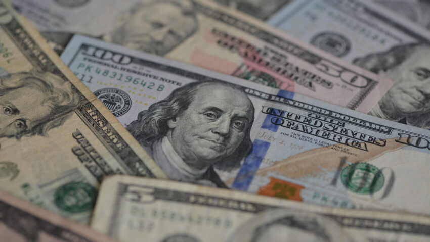 El dólar sufre su peor comienzo de año en más de medio siglo