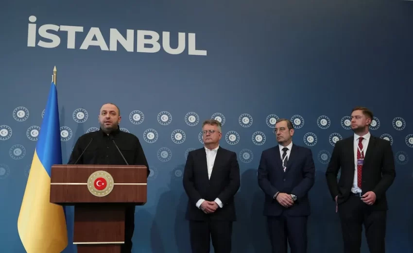 Ucrania y Rusia retoman negociaciones en Estambul bajo presión de EE.UU. para lograr una tregua