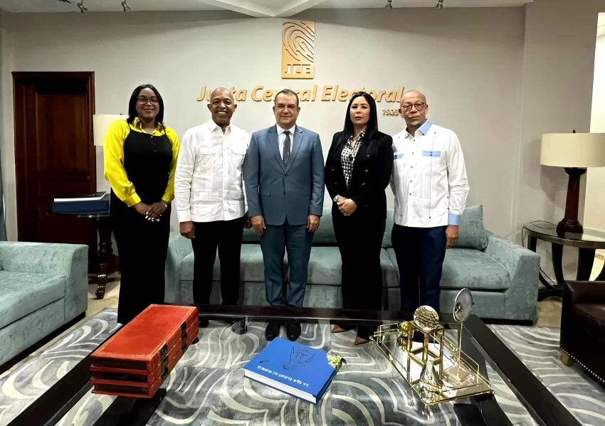 Buscan optimizar servicios JCE a dominicanos en el exterior