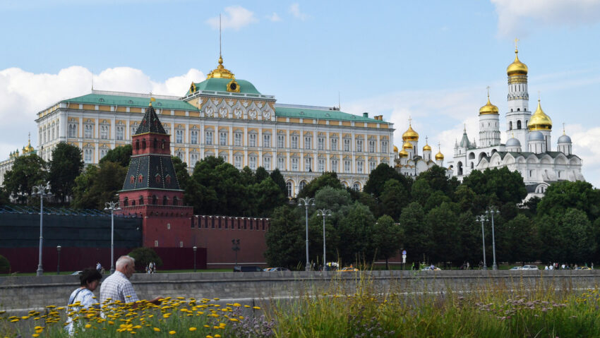 Kremlin responde a la promesa de Trump de enviar más armas a Ucrania