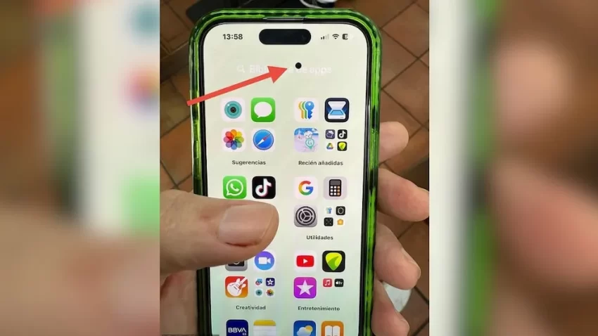 Alerta en iPhone: usuarios reportan el “punto negro de la muerte” en pantallas de modelos recientes
