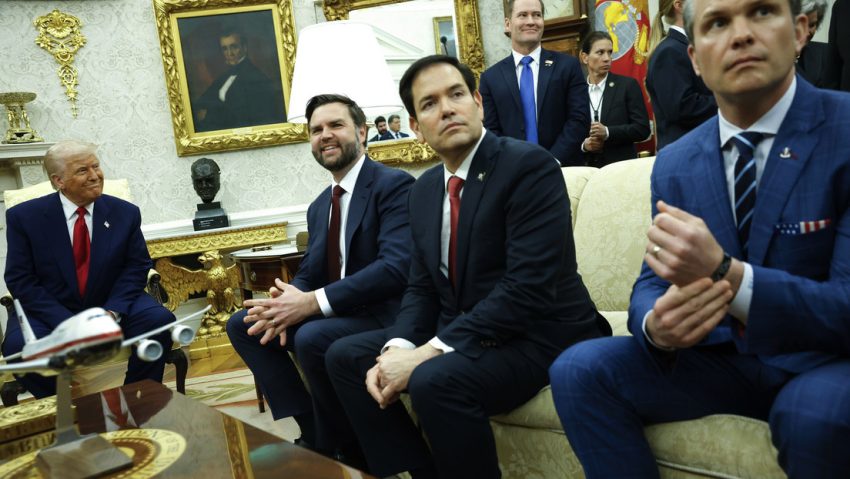 La persona que convenció a Trump de endurecer la postura de EE.UU. con China, Irán, Rusia y Venezuela