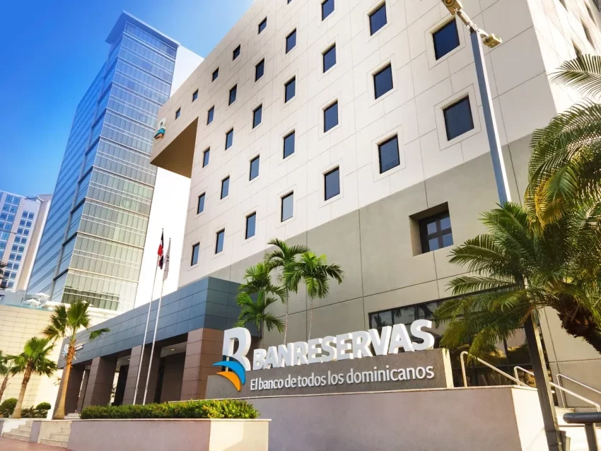 Banreservas inaugura una oficina en la Bahía de Manzanillo