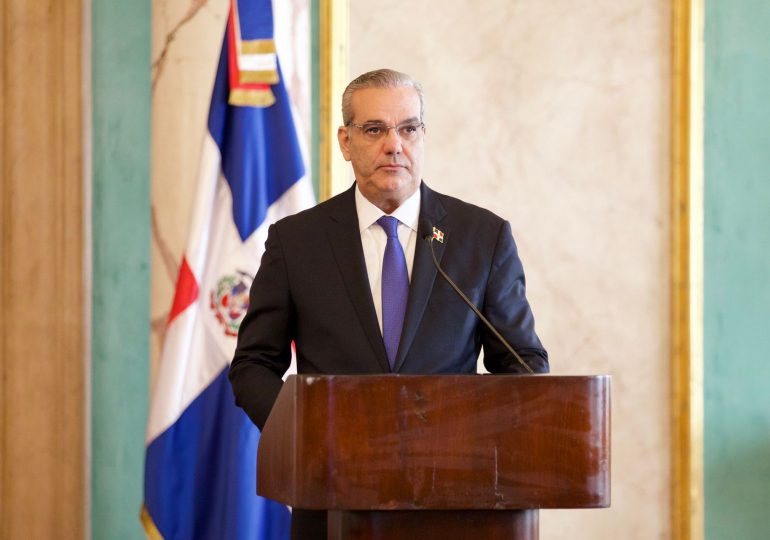 Abinader promulga ley que dispone fusión del Ministerio de Hacienda y el Ministerio de Economía