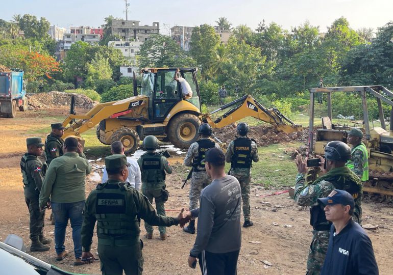 Autoridades intervienen los Humedales del Ozama en operativo contra ocupaciones ilegales
