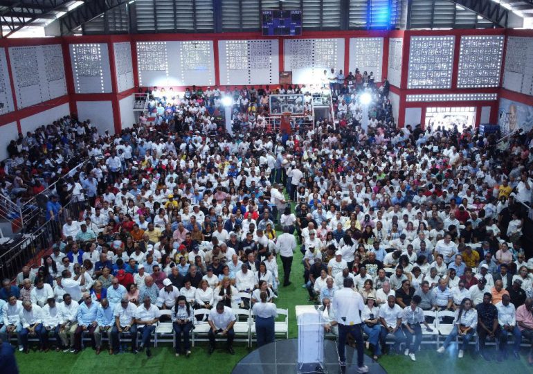 Víctor D´Aza aspirante a la presidencia recibe respaldo del Movimiento Primero la Base del PRM