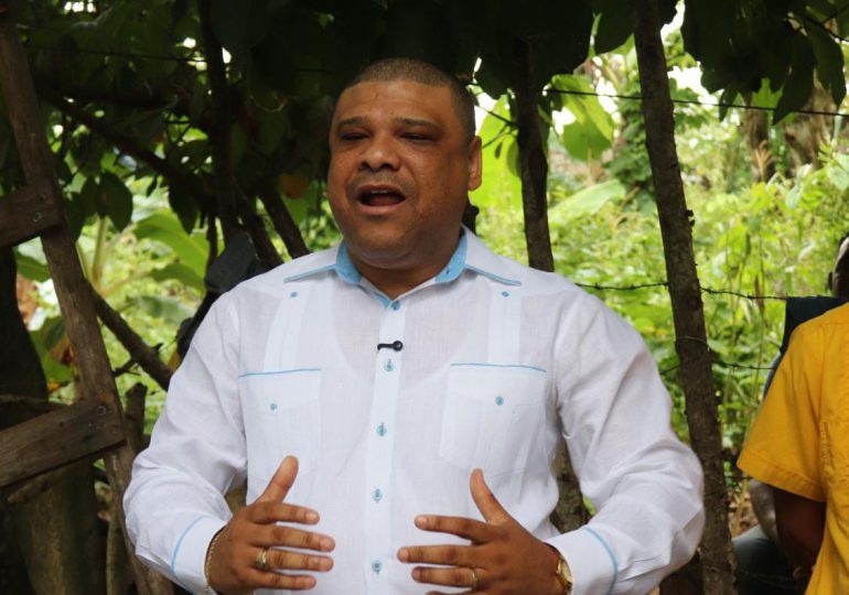 Diputado Ramón Raposo continua agenda comunitaria en varios sectores del SDN