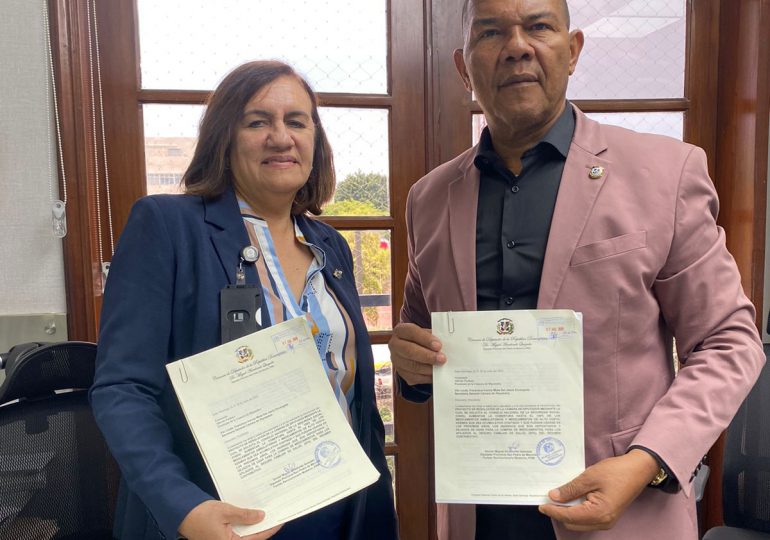 Diputado somete resolución para fortalecer cobertura del SFS y optimizar fondo de medicamentos