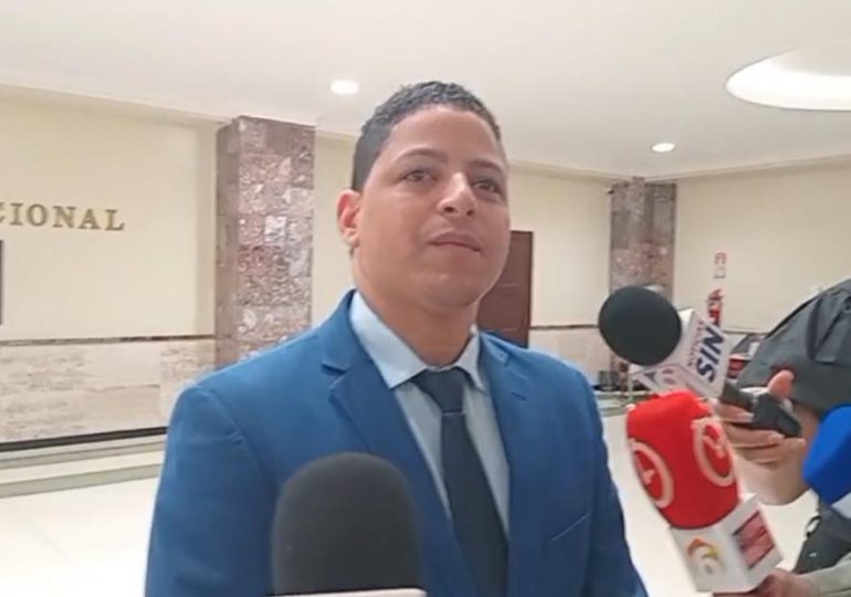 Diputado Luis Báez denuncia extorsión y abusos policiales en Baní