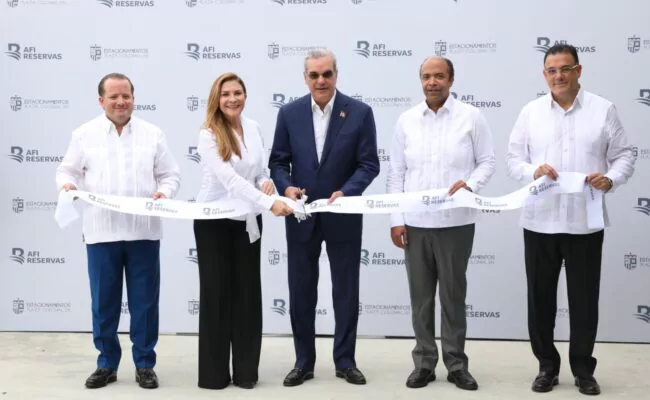 Edificio de parqueo Plaza Zona Colonial inaugurado por presidente Abinader implicó inversión de $16 millones de dólares y proyecta un nuevo modelo de desarrollo urbano
