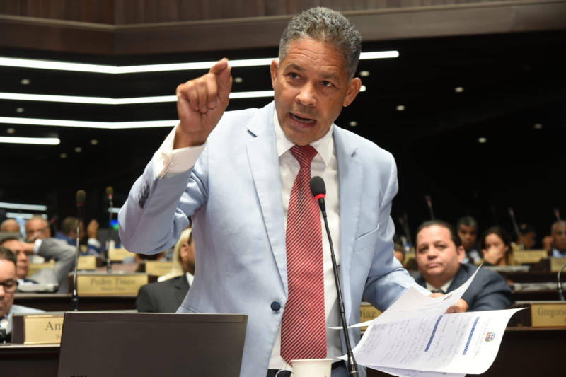 Diputado Eugenio Cedeño acusa a la Procuradora Yeni Berenice de querer instaurar un estado policial